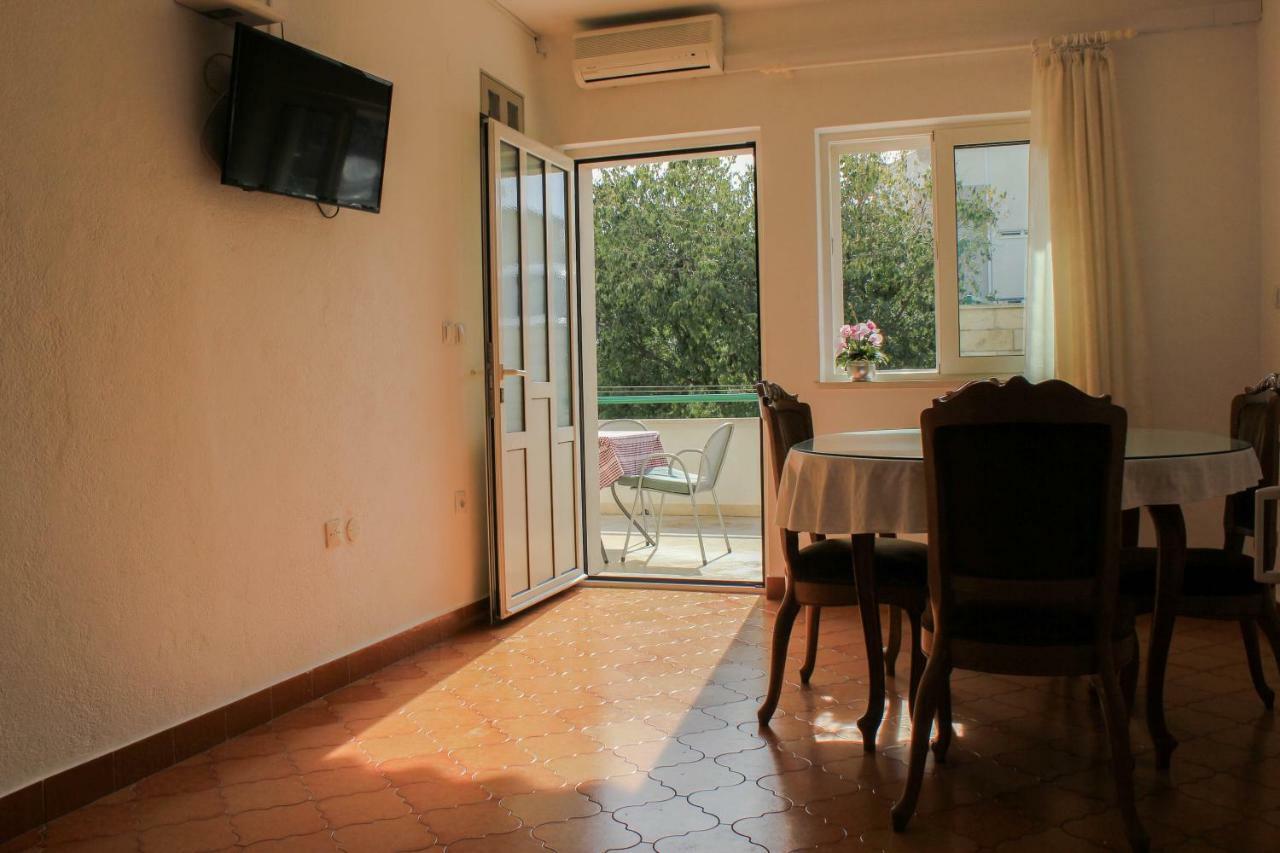 Apartments Pino Makarska Exterior photo