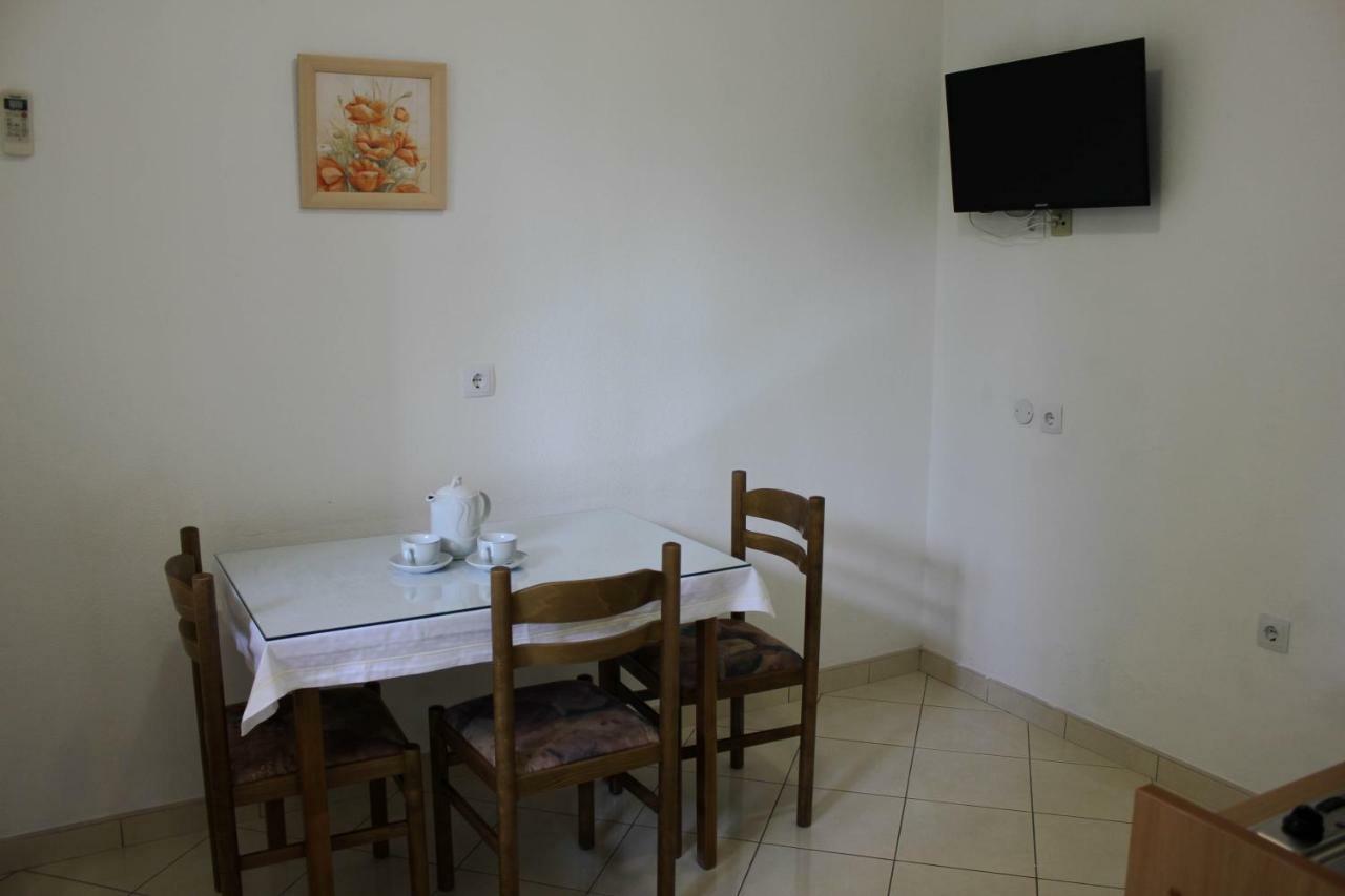 Apartments Pino Makarska Exterior photo